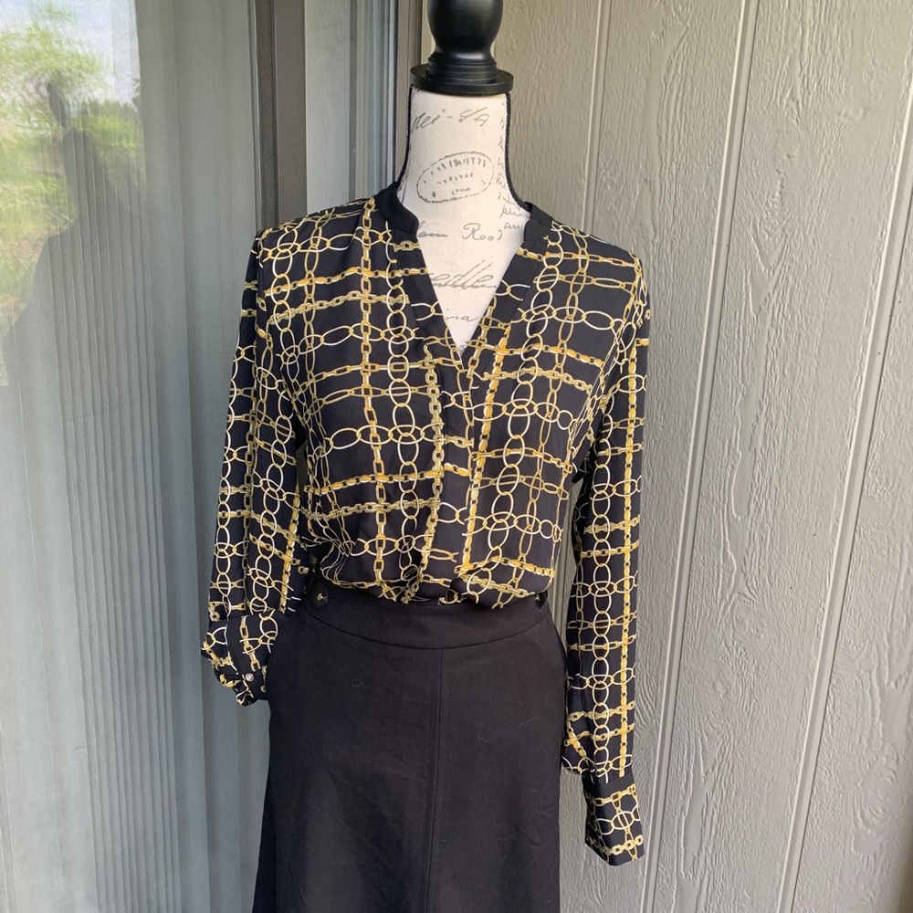 New! Button down chain link blouse